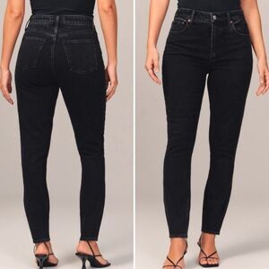 NWT Abercrombie & Fitch Curve Love High Rise Skinny Jean Black- Size 4 (27R)